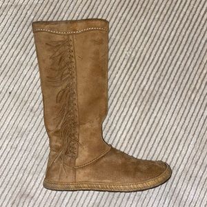 UGG Australia suede fringe moccasin Mammoth boots, size 7